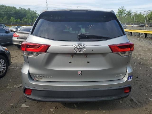 Photo 6 from auction – 2017 TOYOTA HIGHLANDER with VIN 5TDKZRFH4HS196677