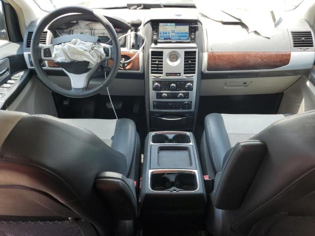 Photo 8 from auction – 2010 CHRYSLER TOWN & COU with VIN 2A4RR8D16AR320620