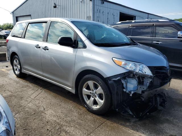 Photo 4 from auction – 2018 TOYOTA SIENNA L with VIN 5TDZZ3DC4JS929612
