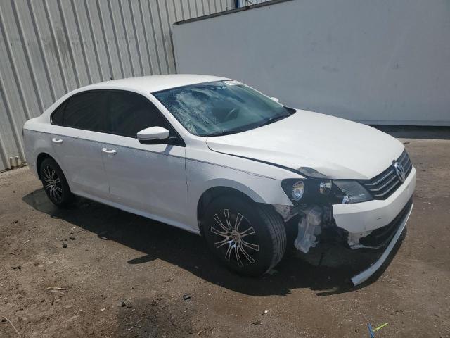Photo 4 from auction – 2015 VOLKSWAGEN PASSAT S with VIN 1VWAT7A33FC095011