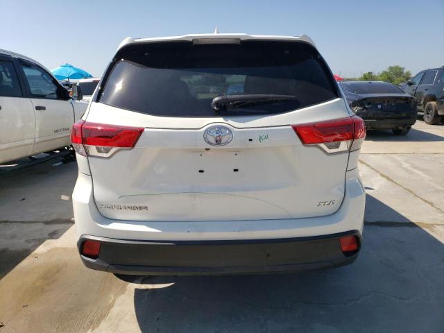 Photo 6 from auction – 2018 TOYOTA HIGHLANDER with VIN 5TDKZRFH9JS246222