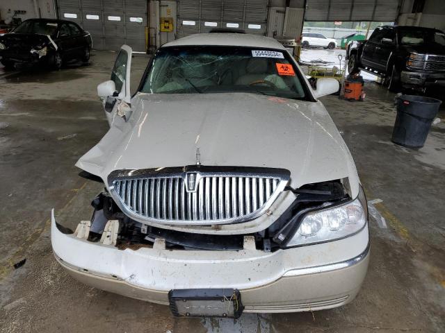 Photo 5 from auction – 2004 LINCOLN TOWN CAR U with VIN 1LNHM83W34Y668044