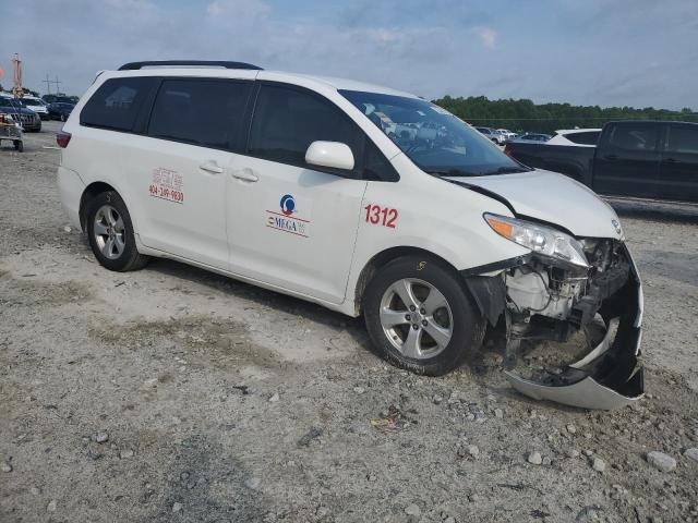 Photo 4 from auction – 2017 TOYOTA SIENNA LE with VIN 5TDKZ3DC7HS771360
