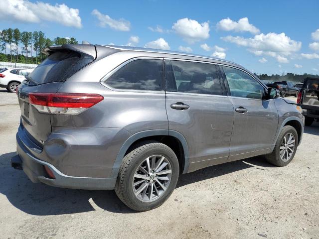Photo 3 from auction – 2018 TOYOTA HIGHLANDER with VIN 5TDKZRFHXJS282436