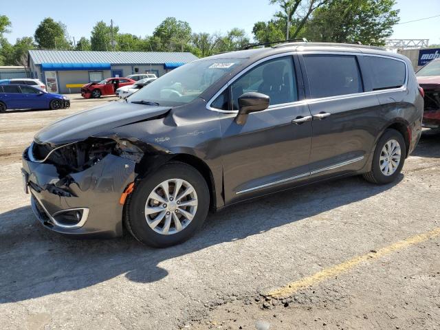 CHRYSLER PACIFICA T 2017 with VIN 2C4RC1BG3HR778003 - Photo from auction