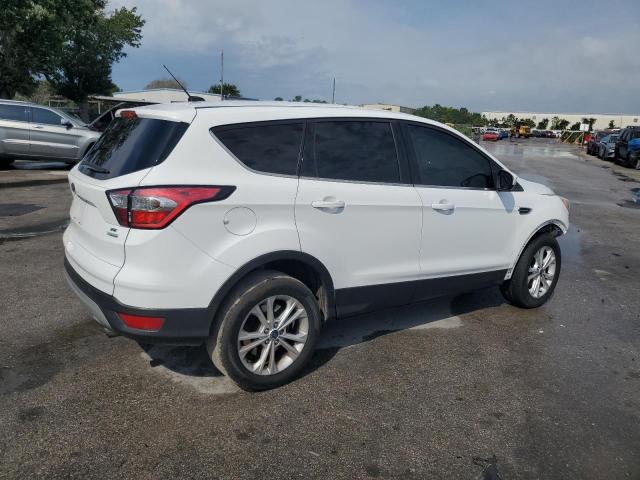 Photo 3 from auction – 2017 FORD ESCAPE SE with VIN 1FMCU0GD1HUB85993