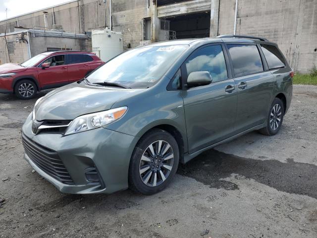 TOYOTA SIENNA LE 2018 with VIN 5TDJZ3DC9JS188905 - Photo from auction