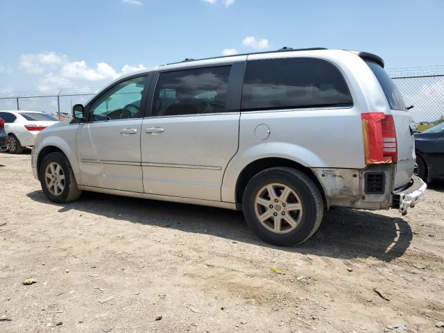 Photo 2 from auction – 2010 CHRYSLER TOWN & COU with VIN 2A4RR8D1XAR428528