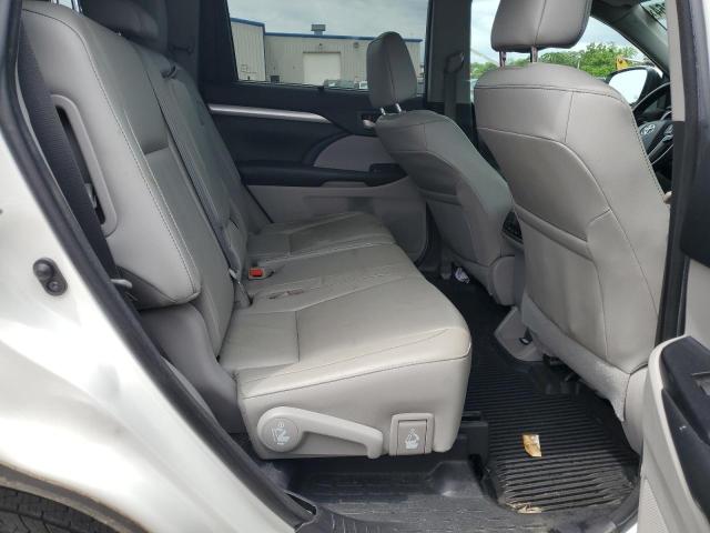 Photo 11 from auction – 2018 TOYOTA HIGHLANDER with VIN 5TDJGRFH9JS038729