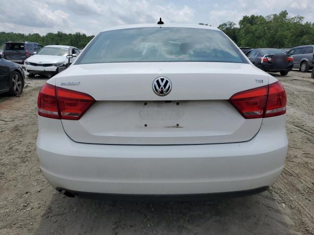 Photo 6 from auction – 2015 VOLKSWAGEN PASSAT S with VIN 1VWAT7A38FC102972