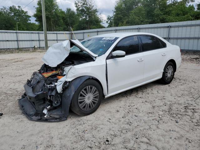 VOLKSWAGEN PASSAT S 2015 with VIN 1VWAT7A32FC095372 - Photo from auction