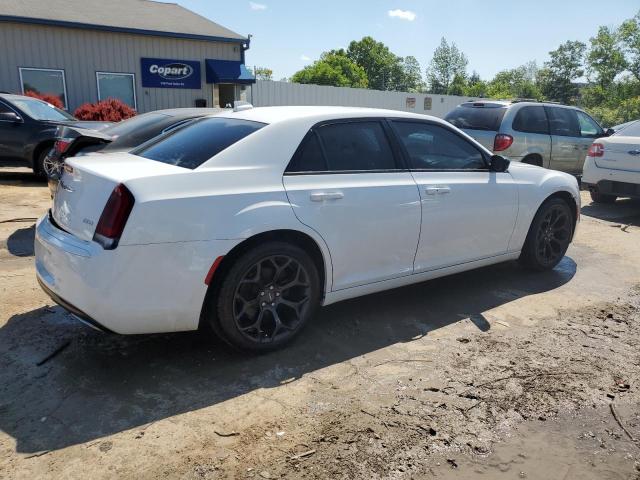 Photo 3 from auction – 2019 CHRYSLER 300 TOURIN with VIN 2C3CCAAG7KH610583