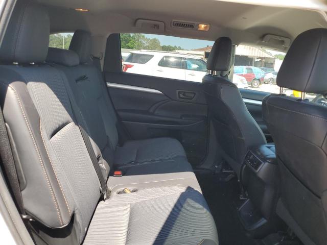 Photo 11 from auction – 2016 TOYOTA HIGHLANDER with VIN 5TDZKRFH6GS123585