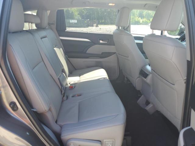 Photo 11 from auction – 2019 TOYOTA HIGHLANDER with VIN 5TDKZRFH1KS318094