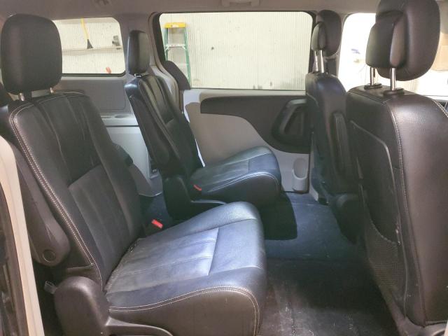 Photo 11 from auction – 2016 CHRYSLER TOWN & COU with VIN 2C4RC1BGXGR292514