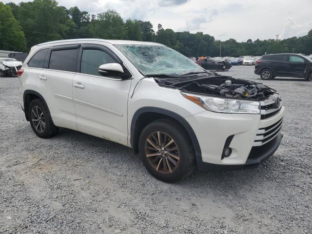 Photo 4 from auction – 2018 TOYOTA HIGHLANDER with VIN 5TDJZRFH6JS822344