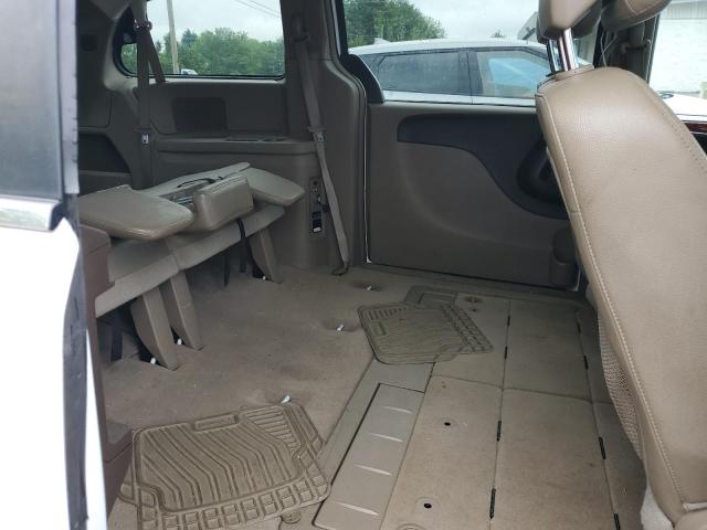Photo 11 from auction – 2016 CHRYSLER TOWN & COU with VIN 2C4RC1BG4GR164933