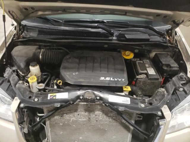 Photo 12 from auction – 2016 CHRYSLER TOWN & COU with VIN 2C4RC1BG4GR254325