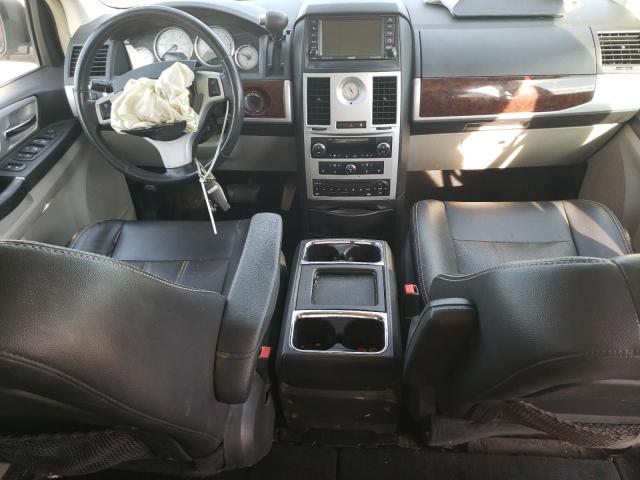 Photo 8 from auction – 2010 CHRYSLER TOWN & COU with VIN 2A4RR8D17AR436974