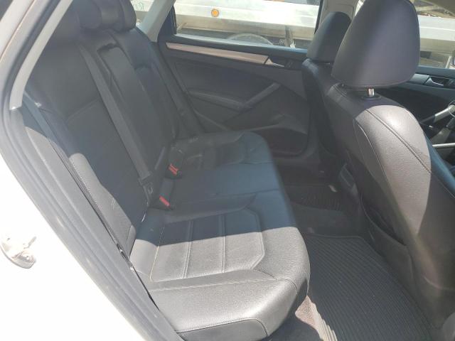 Photo 10 from auction – 2015 VOLKSWAGEN PASSAT S with VIN 1VWAT7A3XFC110832