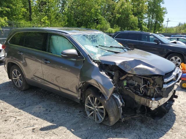 Photo 4 from auction – 2019 TOYOTA HIGHLANDER with VIN 5TDJZRFH5KS613372