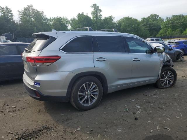 Photo 3 from auction – 2017 TOYOTA HIGHLANDER with VIN 5TDKZRFH4HS196677