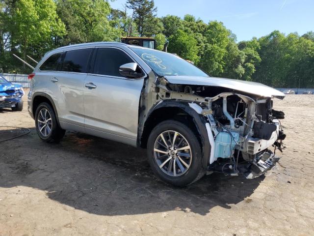 Photo 4 from auction – 2017 TOYOTA HIGHLANDER with VIN 5TDKZRFH7HS511536