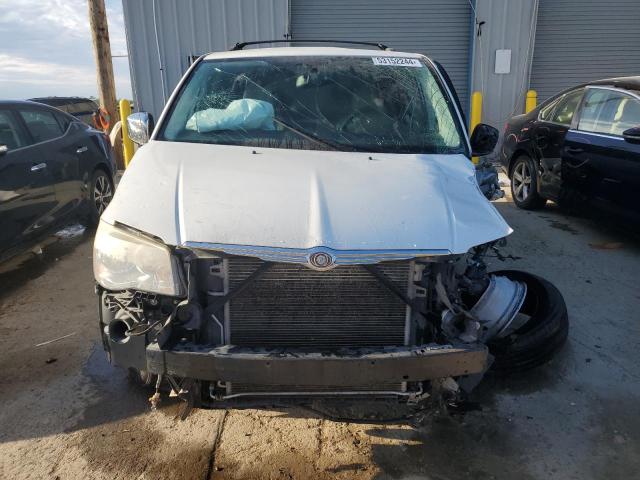 Photo 5 from auction – 2010 CHRYSLER TOWN & COU with VIN 2A4RR8DX4AR428870