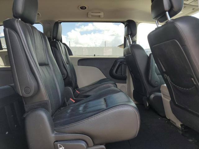 Photo 11 from auction – 2016 CHRYSLER TOWN & COU with VIN 2C4RC1CG0GR101407