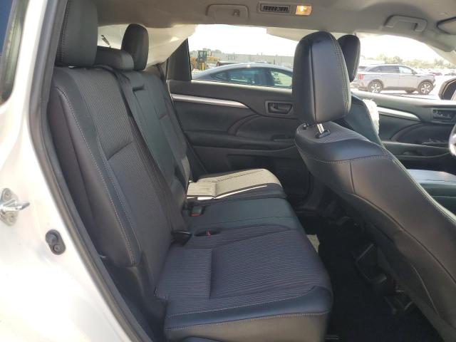 Photo 11 from auction – 2018 TOYOTA HIGHLANDER with VIN 5TDBZRFH4JS890548