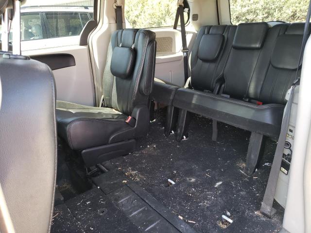 Photo 10 from auction – 2016 CHRYSLER TOWN & COU with VIN 2C4RC1BG6GR103941