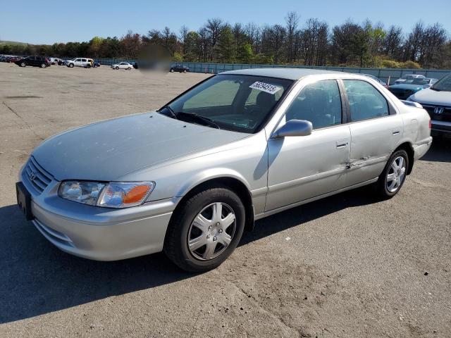 TOYOTA CAMRY CE 2000 with VIN 4T1BG22K2YU711908 - Photo from auction