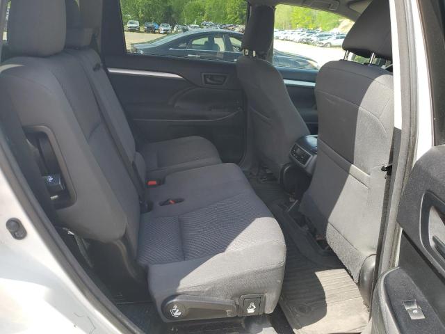 Photo 11 from auction – 2016 TOYOTA HIGHLANDER with VIN 5TDBKRFH1GS307396