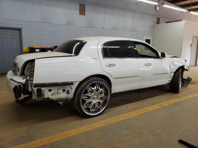 Photo 3 from auction – 2003 LINCOLN TOWN CAR E with VIN 1LNHM81W03Y670237