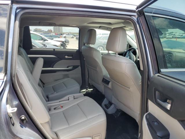 Zdjęcie 11 z aukcji – 2018 TOYOTA HIGHLANDER z VIN 5TDKZRFH9JS260430