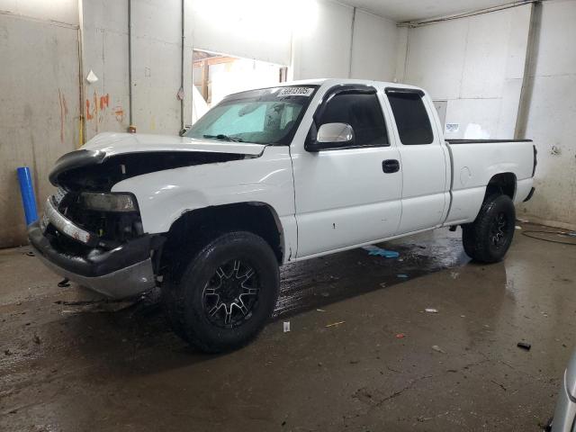CHEVROLET SILVERADO 2000 with VIN 1GCEK19T9YE427856 - Photo from auction