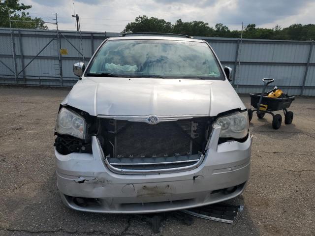 Photo 5 from auction – 2010 CHRYSLER TOWN & COU with VIN 2A4RR5D14AR113755
