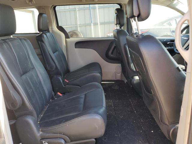 Photo 11 from auction – 2015 CHRYSLER TOWN & COU with VIN 2C4RC1BG3FR752353