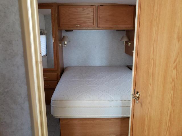 Photo 6 from auction – 2004 WINNEBAGO SIGHTSEER with VIN 1F6MF53S040A06061