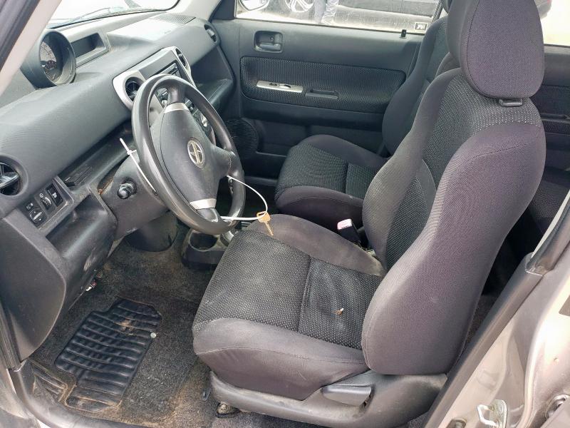 Photo 7 from auction – 2005 TOYOTA SCION XB with VIN JTLKT324054019038
