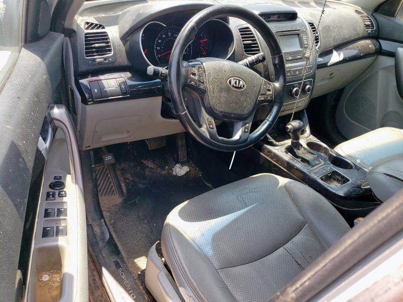 Photo 8 from auction – 2015 KIA SORENTO LX with VIN 5XYKTCA67FG624420