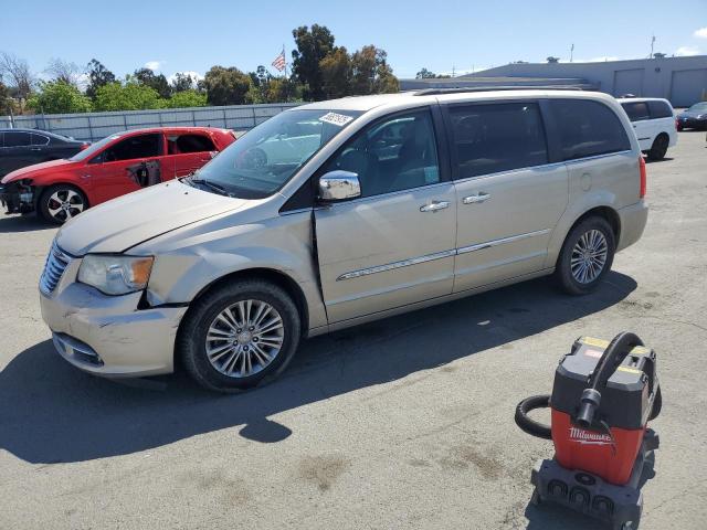 CHRYSLER TOWN & COU 2013 with VIN 2C4RC1CG1DR560568 - Photo from auction