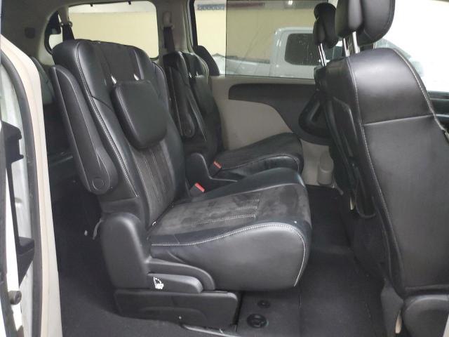Photo 11 from auction – 2014 CHRYSLER TOWN & COU with VIN 2C4RC1CG5ER363937