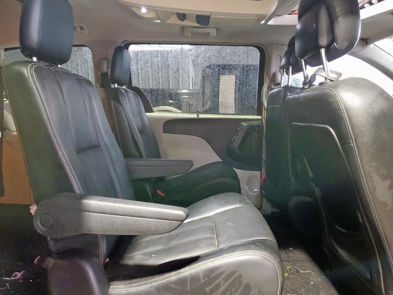 Photo 11 from auction – 2013 CHRYSLER TOWN & COU with VIN 2C4RC1CG1DR675932