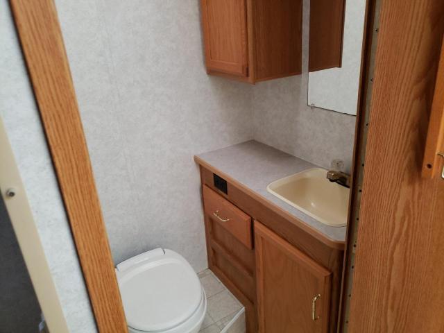 Photo 9 from auction – 2004 WINNEBAGO SIGHTSEER with VIN 1F6MF53S040A06061