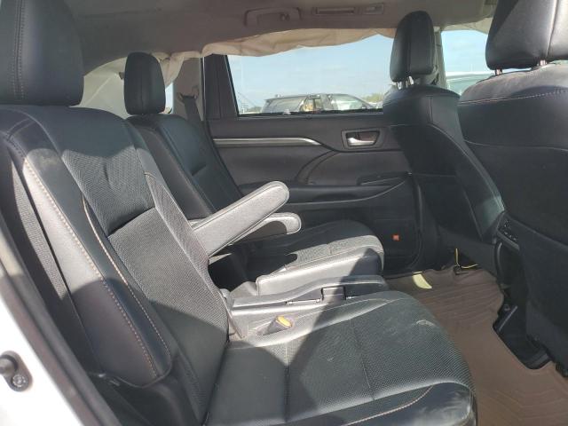 Photo 11 from auction – 2017 TOYOTA HIGHLANDER with VIN 5TDDGRFH1HS025142