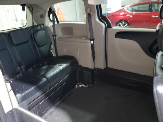 Photo 11 from auction – 2015 CHRYSLER TOWN & COU with VIN 2C4RC1BGXFR538203