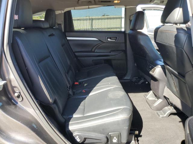 Photo 11 from auction – 2018 TOYOTA HIGHLANDER with VIN 5TDJZRFH6JS547235