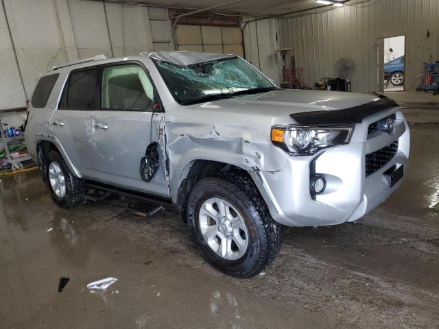Photo 4 from auction – 2018 TOYOTA 4RUNNER SR with VIN JTEBU5JR6J5518847