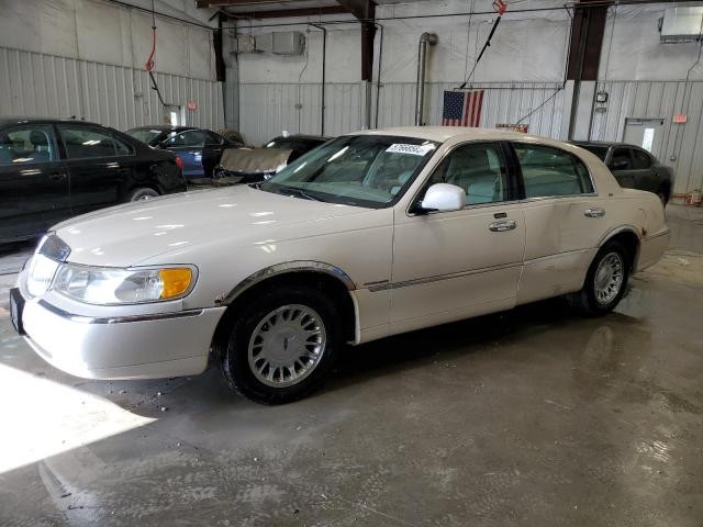 Photo 1 from auction – 2000 LINCOLN TOWN CAR C with VIN 1LNHM83W4YY884748